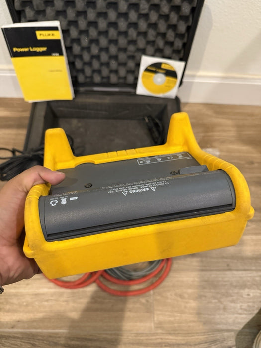 FLUKE 1735 THREE-PHASE POWER LOGGER W/ PROBES & CASE & CHARGER - FREE SHIPPING