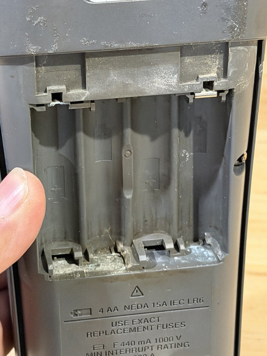 FLUKE 1587 INSULATION TESTER (PARTS ONLY) DOESN’T WORK