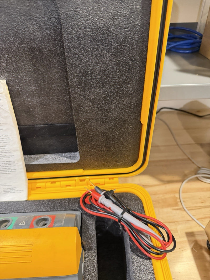 FLUKE 1555 10KV INSULATION TESTER WITH ACCESSORIES TESTED