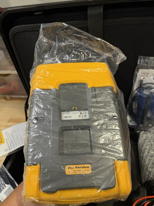 FLUKE 190-202 2CH 200MHZ 2GS/S SCOPEMETER (NEW FACTORY SEALED) TESTED SHIPS FREE