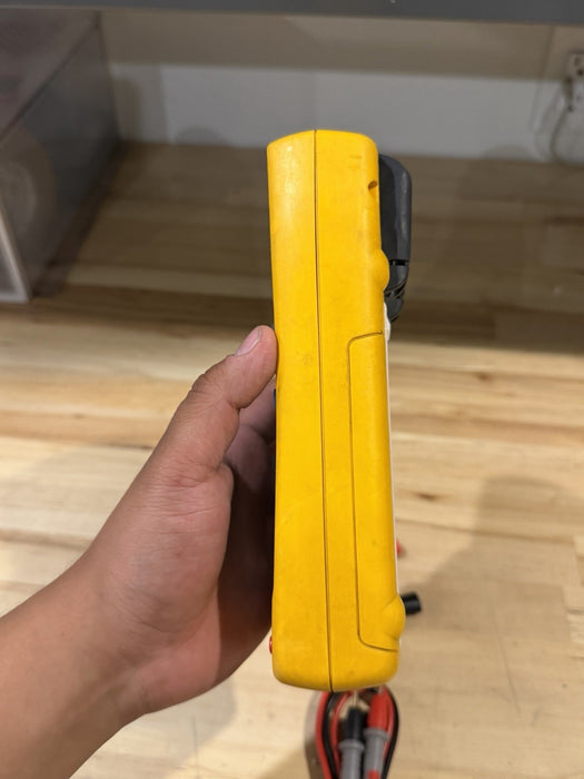 FLUKE 187 TRUE RMS MULTIMETER W/ LEADS & CLIPS - SHIPS FAST