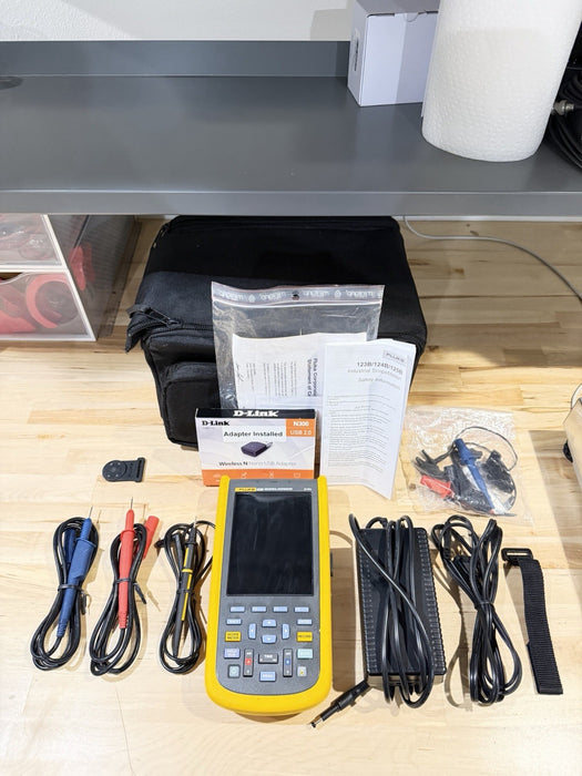 FLUKE 123B INDUSTRIAL SCOPEMETER 20MHZ W/ ACCESSORIES & BAG - FREE SHIPPING