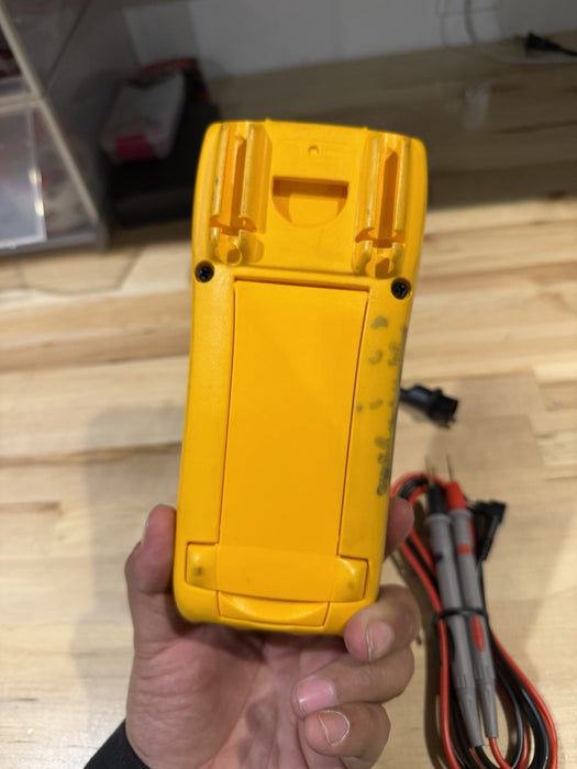 FLUKE 77-IV MULTIMETER W / LEAD SET & CLIPS - SHIPS FAST (TESTED)