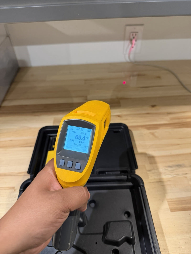 FLUKE 568 IR THERMOMETER WITH CASE TESTED