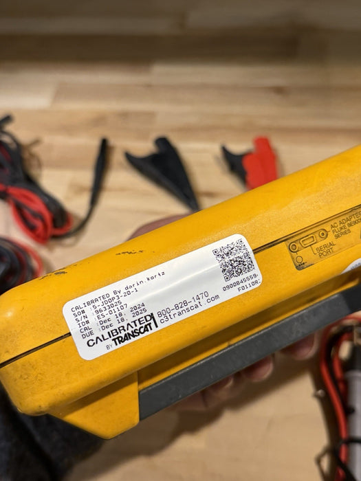 FLUKE 744 DOCUMENTING PRCESS CALIBRATOR W/ LEADS & CHARGER (CALIBRATED 2025)