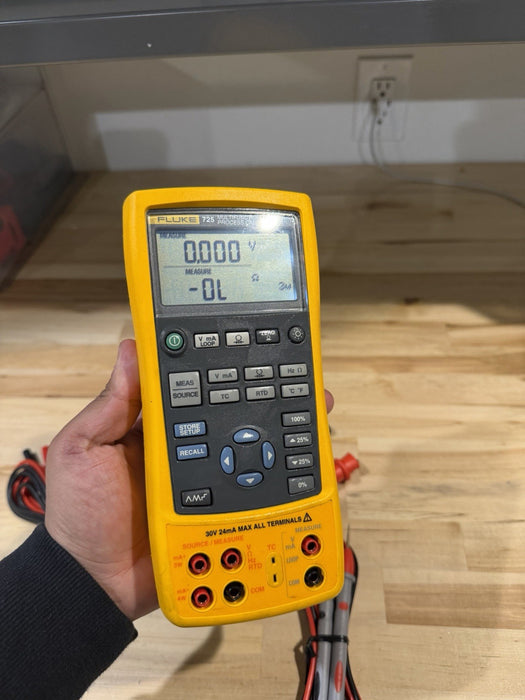FLUKE 725 MULTIFUNCTION PROCESS CALIBRATOR WITH LEADS & CLIPS TESTED
