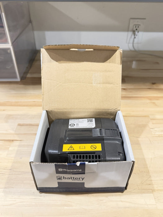 HUSQVARNA BLi300 - 36V 9.0 AH BATTERY NEW OEM 967071902 (NEW FACTORY SEALED)