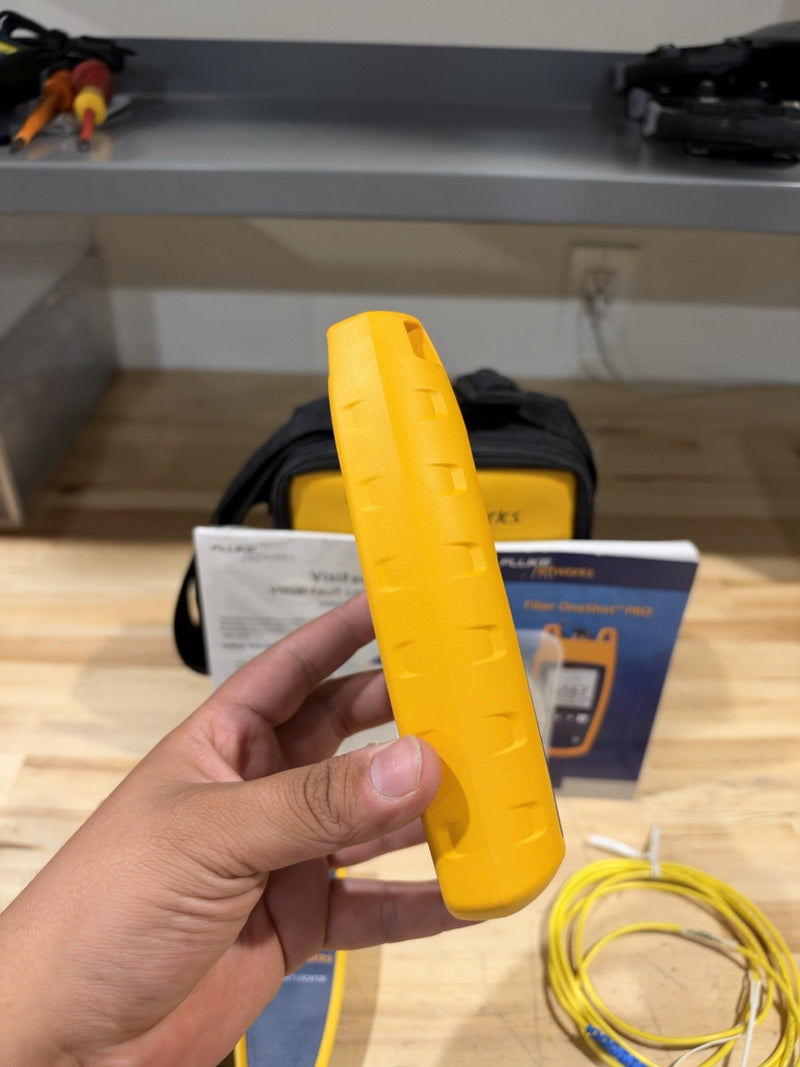 FLUKE NETWORKS FIBER ONESHOT PRO W/ VISUAL FAULT LOCATOR (TESTED)