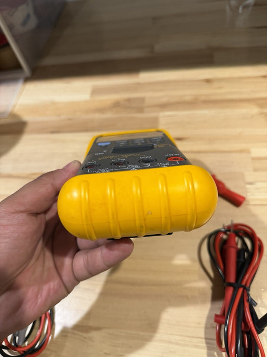 FLUKE 787 PROCESS METER WITH LEADS & CLIPS EXCELLENT CONDITION