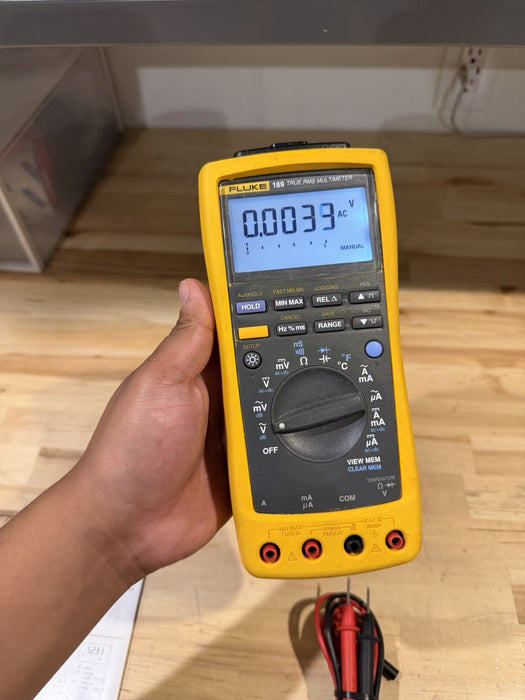 FLUKE 189 TRUE RMS MULTIMETER W/ LEADS & CLIPS (TESTED) SHIP FREE