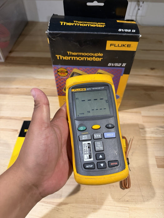 FLUKE 52 II THERMOMETER WITH PROBE CALIBRATED 2026