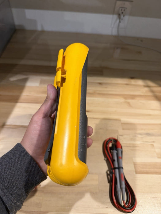 FLUKE 87 TRUE RMS MULTIMETER W/LEADS & CLIPS - SHIPS FAST