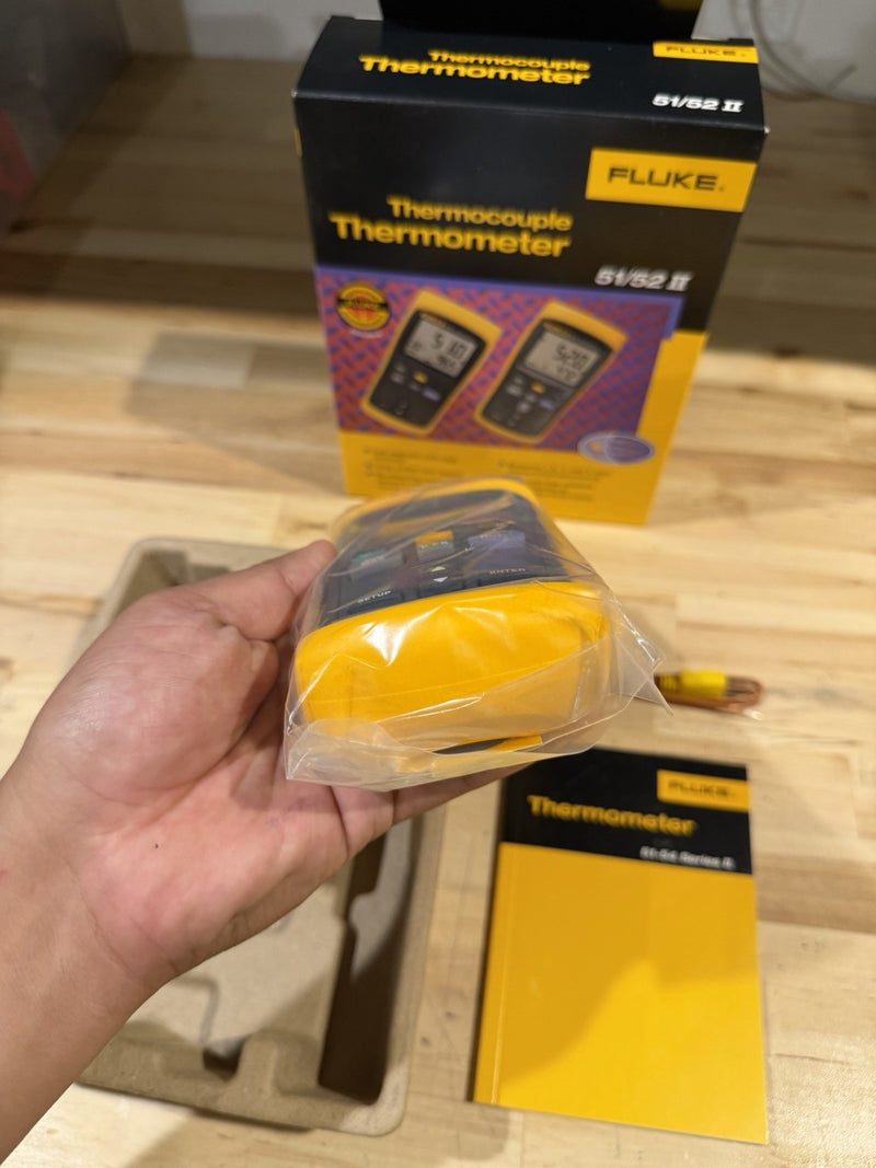 FLUKE 51 II THERMOCOUPLE THERMOMETER- SHIPS FAST (NEW)