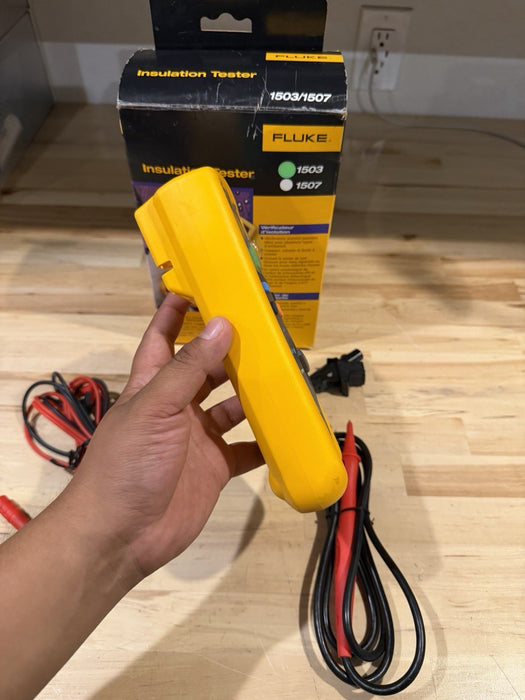FLUKE 1503 INSULATION TESTER WITH ACCESSORIES