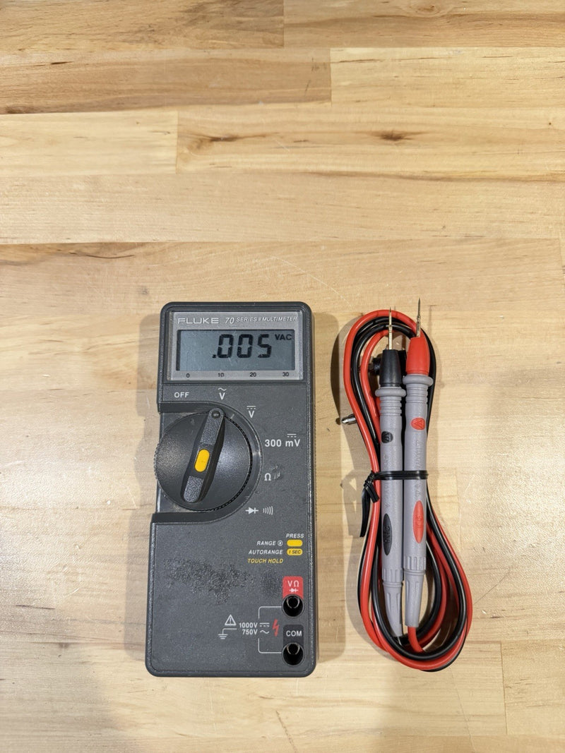 FLUKE 70 II MULTIMETER WITH LEADS TESTED
