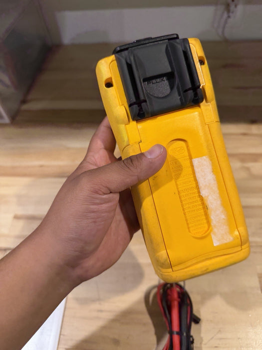 FLUKE 189 TRUE RMS MULTIMETER W/ LEADS & CLIPS (TESTED) SHIP FREE