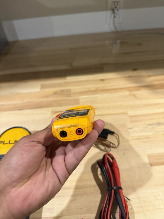 FLUKE 324 TRUE-RMS CLAMP METER WITH LEADS & CASE