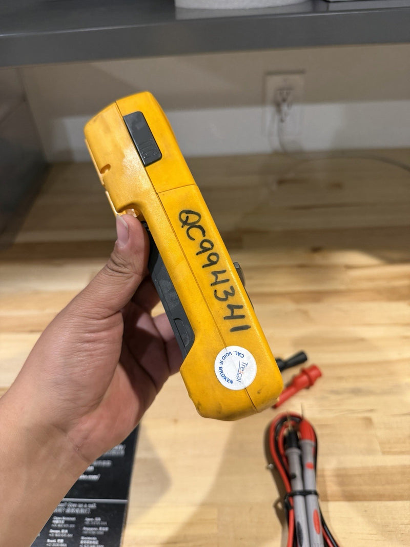 FLUKE 233 REMOTE DISPLAY AUTOMOTIVE DIGITAL MULTIMETER