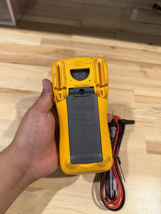 FLUKE 116 TRUS-RMS MULTIMETER / LEADS - SHIPS FAST (TESTED)