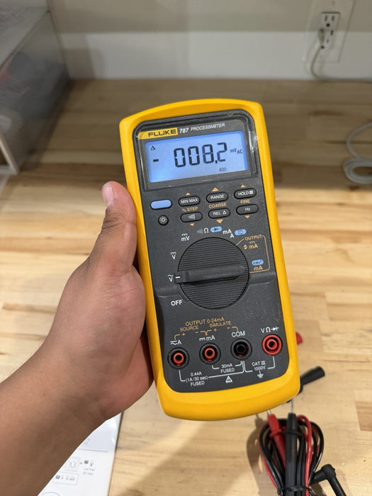 FLUKE 787 PROCESS METER W/ LEADS & BAG (EXCELLENT CONDITION)-FREE SHIPPING