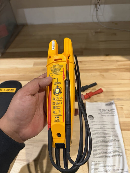 FLUKE T6-1000 ELECTRICAL TESTER WITH BAG & CLIPS TESTED