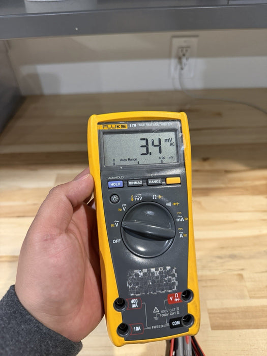 FLUKE 179 TRUE RMS MULTIMETER W/ LEAD SET- SHIPS FAST (TESTED)