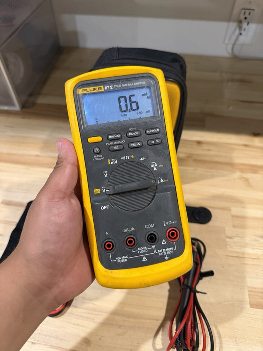 FLUKE 87V TRUE RMS MULTIMETER W/ LEADS (TESTED) SHIPS FAST