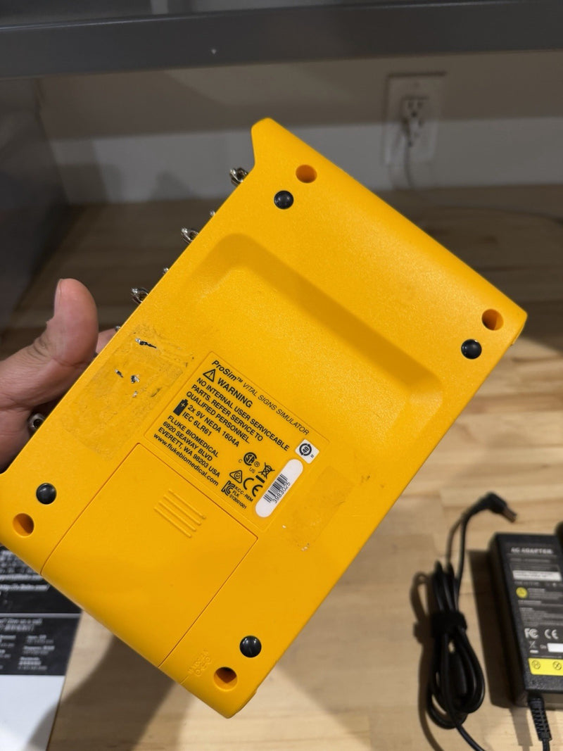 FLUKE BIOMEDICAL PROSIM 2 VITAL SIGNS SIMULATOR WITH CHARGER TESTED