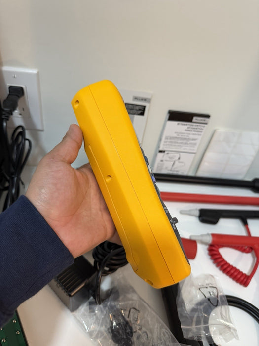 FLUKE BT521 BATTERY ANALYZER KIT W/ACCESSORIES (NEW FACTORY SEALED)CAL 2025/2026