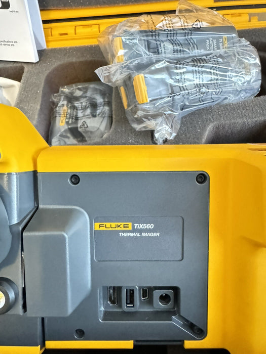 FLUKE TIX560 HANDHELD THERMAL CAMERA 320X240P 60HZ -20°C TO 1200°C