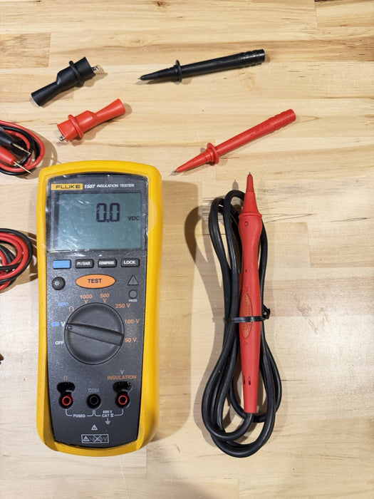 FLUKE 1507 INSULATION MULTIMETER W/ LEADS & CLIPS - SHIPS FAST