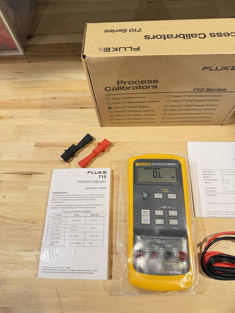 FLUKE 715 VOLT/MA CALIBRATOR WITH LEADS & CLIPS