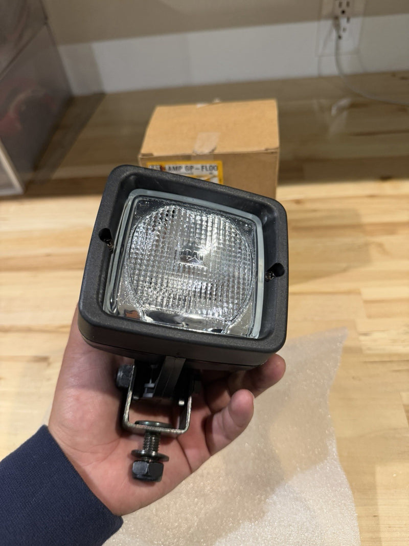 CAT 290-5760 MOUNTED FLOOD LAMP