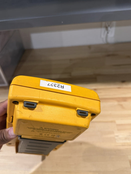 FLUKE 744 DOCUMENTING PRCESS CALIBRATOR (PARTS ONLY) FOR PARTS - DOESN’T WORK