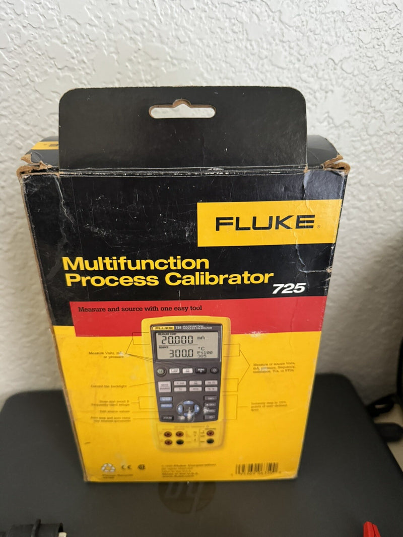 FLUKE 725 MULTIFUNCTION PROCESS CALIBRATOR WITH LEADS BOX