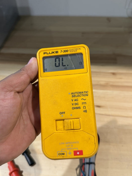 FLUKE 7-300 ELECTRICAL TESTER W/ LEADS & CLIPS- FREE SHIPPING