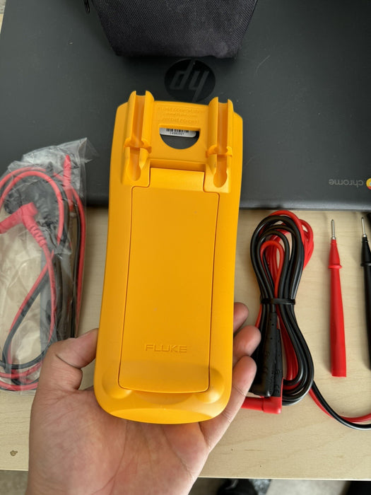 FLUKE 1507 INSULATION MULTIMETER WITH LEADS & BAG