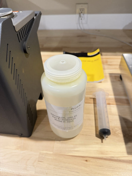 FLUKE 6102 MICRO-BATH 35Â°C TO 200Â°C WITH ACCESSORIES TESTED