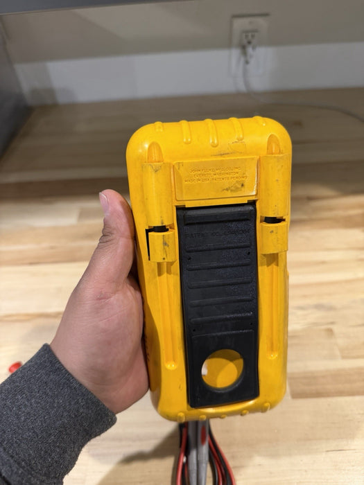 FLUKE 87 TRUE RMS MULTIMETER W/LEADS & CLIPS - SHIPS FAST