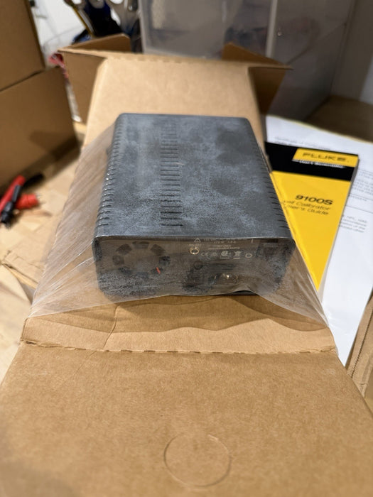 FLUKE CALIBRATION 9100S DRY WELL TEMPERATURE CALIBRATOR