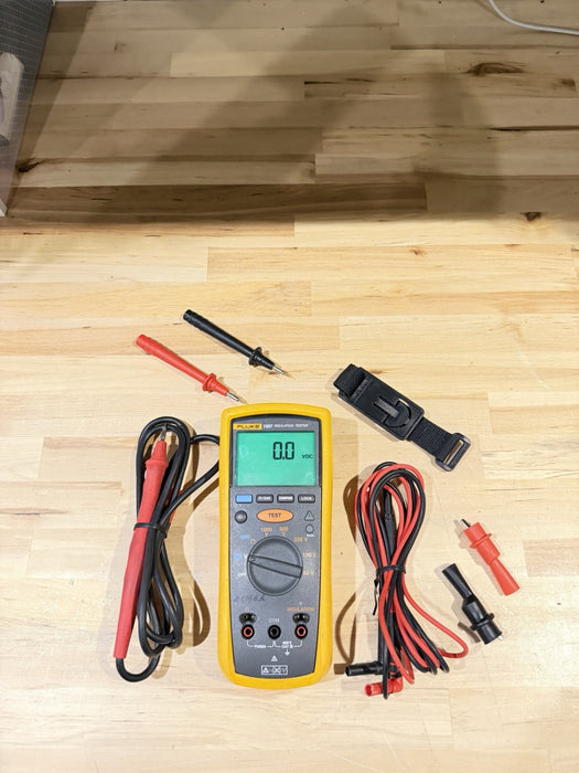 FLUKE 1507 INSULATION MULTIMETER W/ LEADS & CLIPS