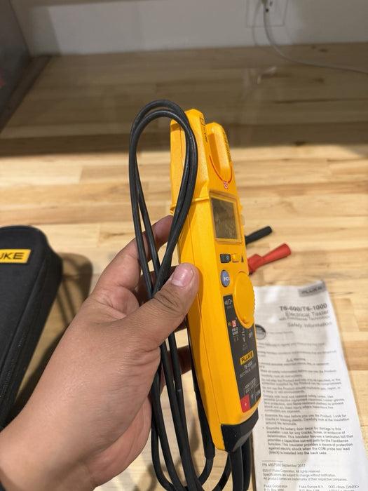 FLUKE T6-1000 ELECTRICAL TESTER W/ BAG & CLIPS (TESTED) SHIPS FAST