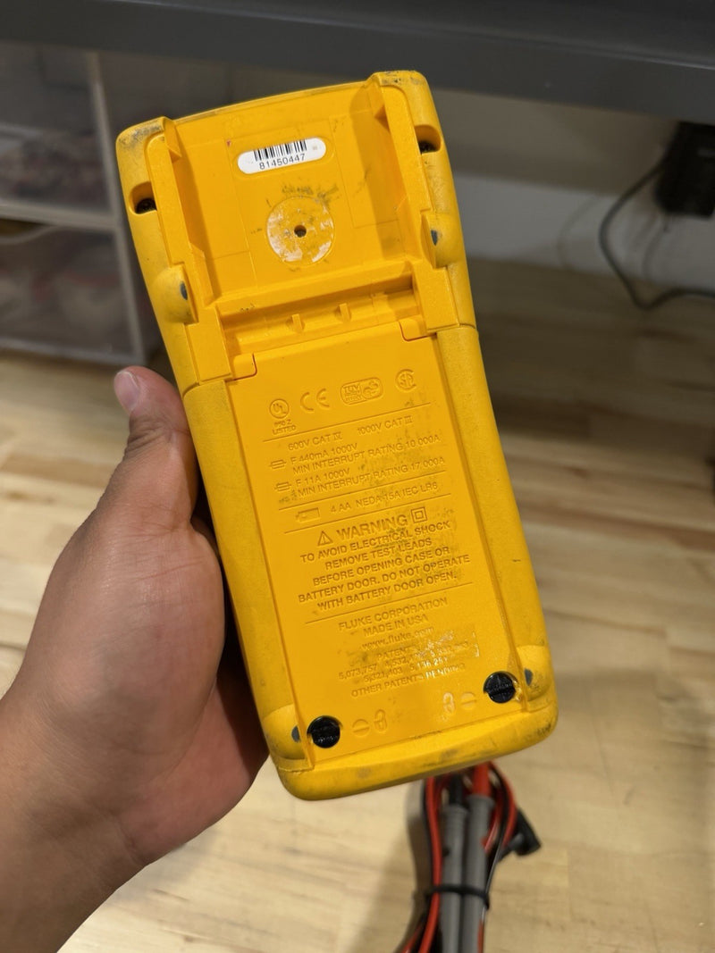 FLUKE 189 TRUE RMS MULTIMETER WITH LEADS & CLIPS TESTED
