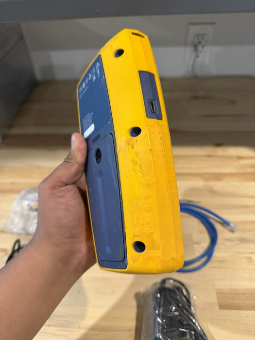 FLUKE NETWORKS LIQ-100 LINKIQ CABLE & NETWORK TESTER W ACCESSORIES