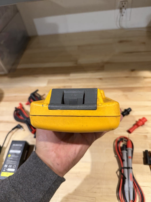 FLUKE 744 DOCUMENTING PRCESS CALIBRATOR W/ LEADS & CHARGER (CALIBRATED 2025)