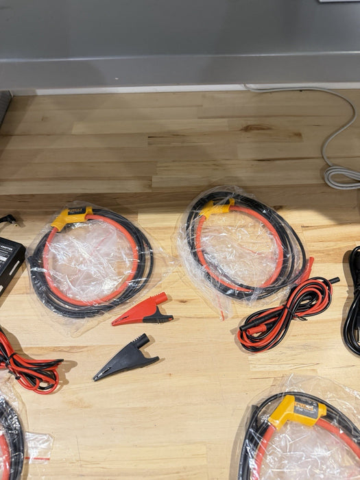 FLUKE 1748 3 PHASE POWER QUALITY LOGGER & ACCESSORIES (TESTED) - FREE SHIPPING