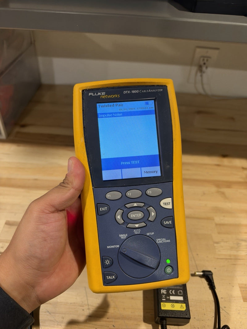 FLUKE NETWORKS DTX-1800 MAINFRAME & W/ CHARGER (PARTS ONLY) FOR PARTS