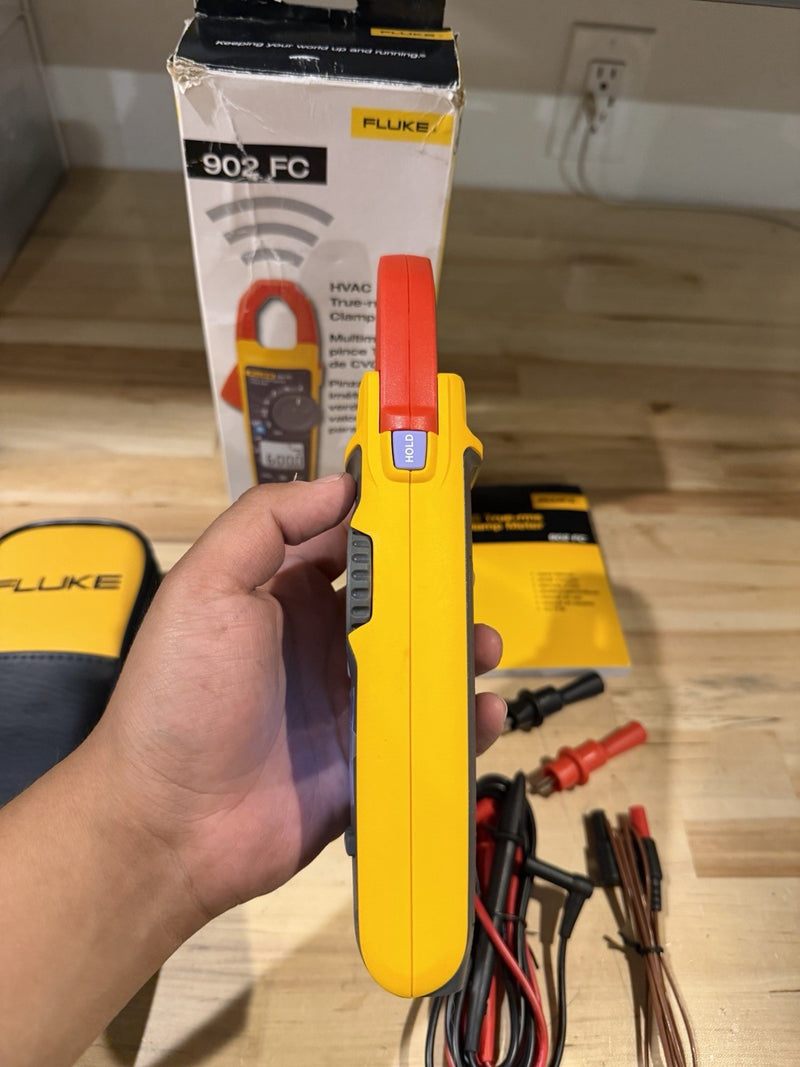FLUKE 902 FC TRUE RMS HVAC CLAMP METER WITH CASE & LEADS