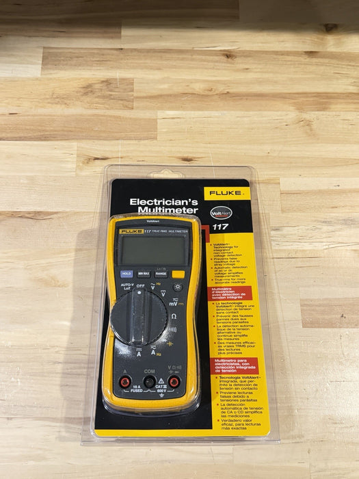 FLUKE 117 TRUE RMS MULTIMETER / NEW FACTORY SEALED - SHIPS FAST