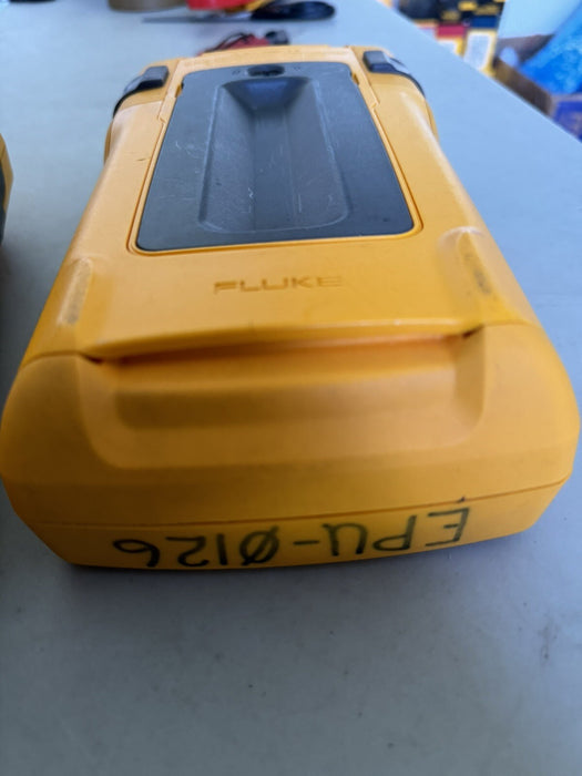 FLUKE 754 DOCUMENTING PROCESS CALIBRATOR WITH NEW TLK287 LEADS & EXTRA BATTERY